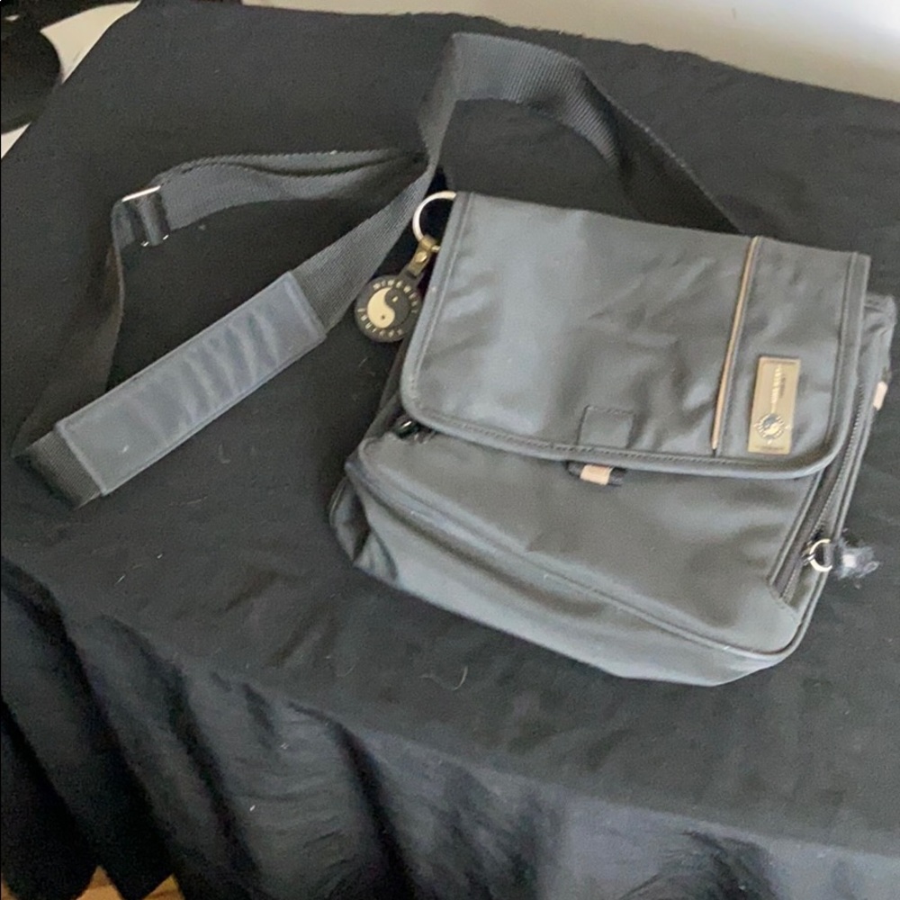 Nine West camera style, crossbody bag. 1990’s bag